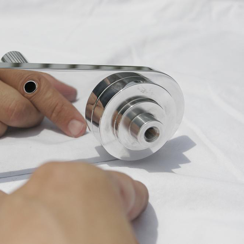 Aké sú bežné metódy leštenia kovových zrkadiel?
